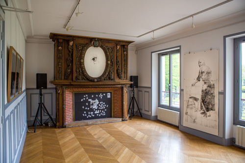 Vue des œuvres d'Eric Fourmestraux dans l'exposition "Carton, matière à graver", au Château des Tourelles, Le Plessis-Trévise
